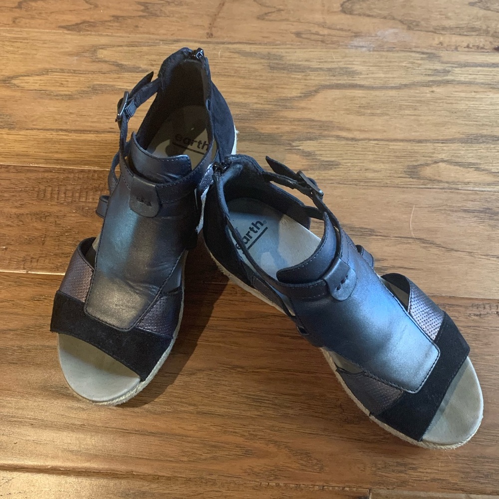 Earth black gladiator sandals